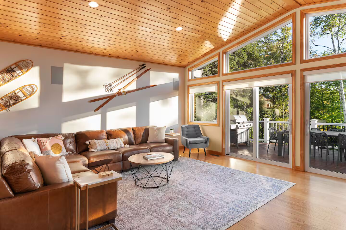 Great room with vaulted ceilings